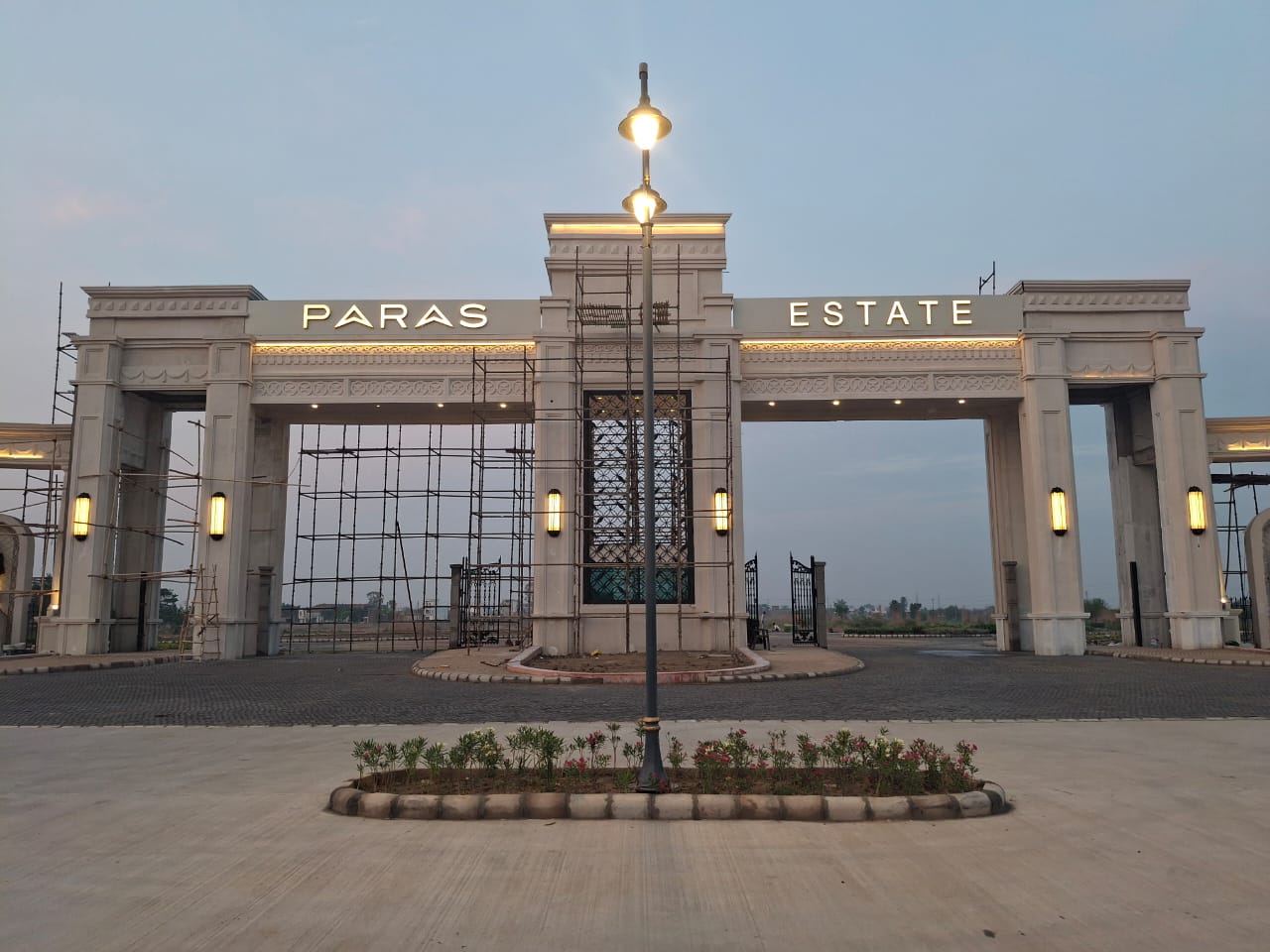 Paras Image 1
