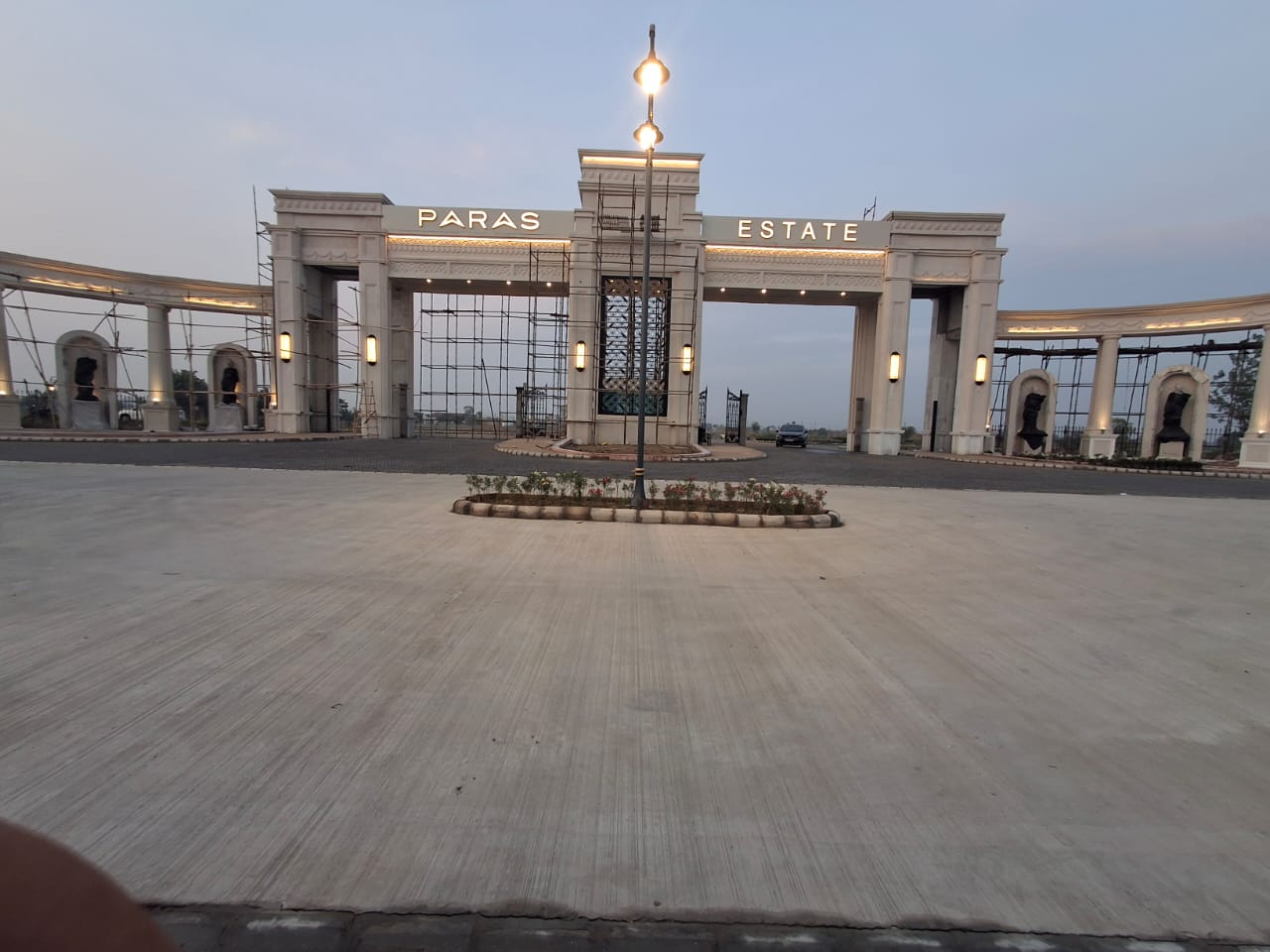 Paras Image 2